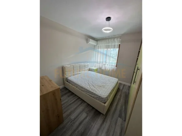 Tirane, jepet me qera apartament 1+1 Kati 6, 82 m² 600 € (Stacioni i Trenit)