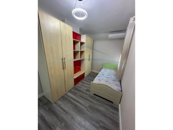 Tirane, jepet me qera apartament 1+1 Kati 6, 82 m² 600 € (Stacioni i Trenit)