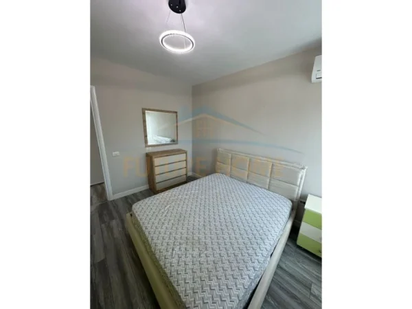 Tirane, jepet me qera apartament 1+1 Kati 6, 82 m² 600 € (Stacioni i Trenit)
