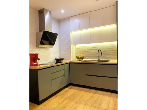 Tirane, jepet me qera apartament 2+1+Ballkon Kati 6, 110 m² 800 € (Komuna e Parisit)