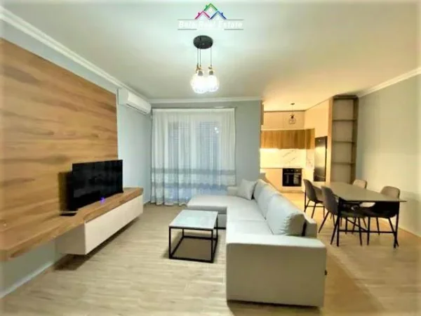 Tirane, jepet me qera apartament 1+1+Ballkon Kati 1, 65 m² 600 € (mine peza)