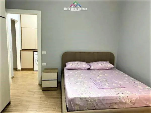 Tirane, jepet me qera apartament 1+1+Ballkon Kati 1, 65 m² 600 € (mine peza)