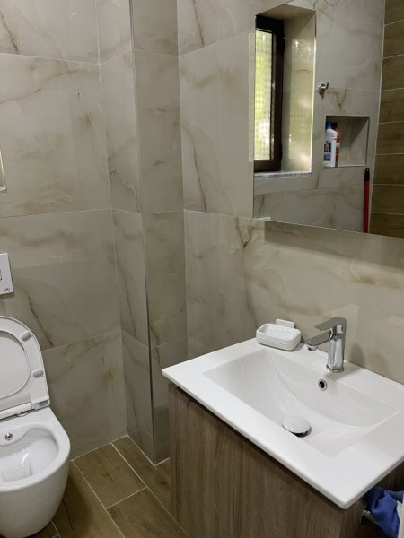 Tirane, jepet me qera apartament 1+1+Ballkon Kati 1, 70 m² 450 €