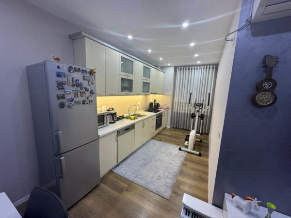 Tirane, jepet me qera apartament 2+1+Ballkon Kati 2, 93 m² 450 € (Besim Alla)