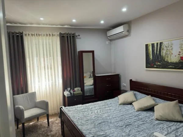 Tirane, jepet me qera apartament 2+1+Ballkon Kati 2, 93 m² 450 € (Besim Alla)