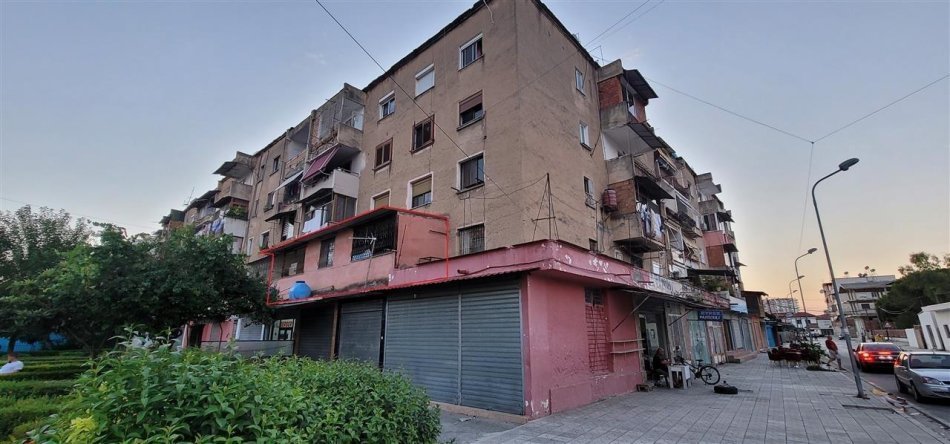 Lushnje, shitet ambjent biznesi Kati 2, 123 m² 60.000 € (Kryqezimi Ypsilonit.)