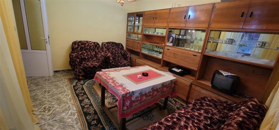 Lushnje, shitet ambjent biznesi Kati 2, 123 m² 60.000 € (Kryqezimi Ypsilonit.)