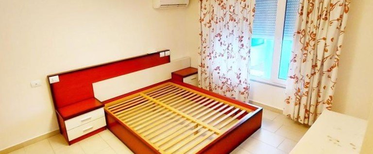 Tirane, jepet me qera apartament 2+1+Ballkon Kati 5, 120 m² 500 € (bill klinton)