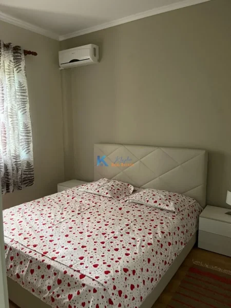 Tirane, jap me qera apartament 1+1+Ballkon Kati 1, 70 m² 450 € (Rruga Ferit Xhajko, ish restorant Durresi)