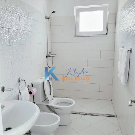 Tirane, jap me qera apartament 1+1+Ballkon Kati 6, 88 m² 400 € (1+1 per qira te Rruga Kongresi i Manastirit)