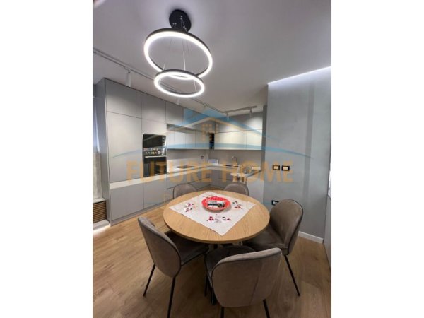Tirane, jepet me qera apartament 2+1+Aneks+Ballkon Kati 5, 110 m² 1.100 € (RRUGA MYSLYM SHYRI)
