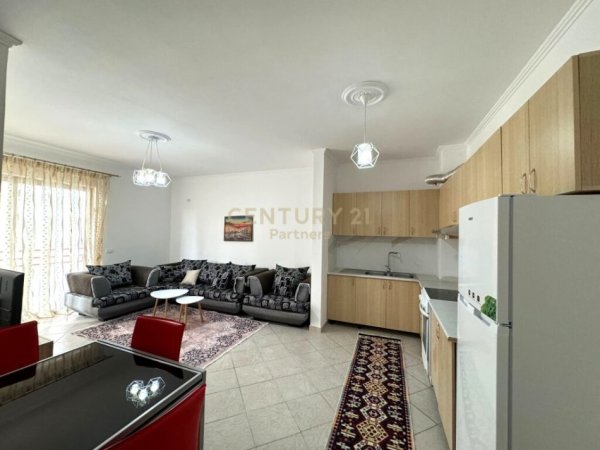 Tirane, jepet me qera apartament 2+1+Ballkon Kati 5, 