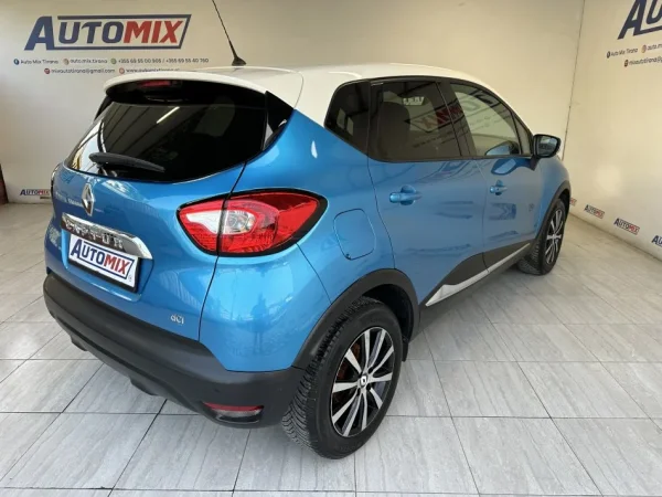 Tirane, shes makine RENAULT CAPTUR Nafte, blu e hapur automatik Klima 181.000 km 10.500 €