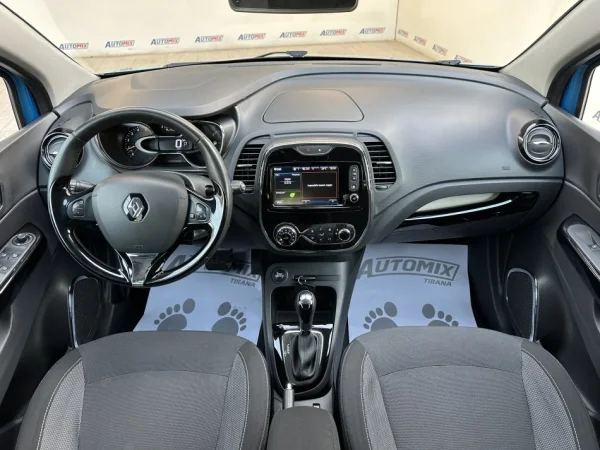Tirane, shes makine RENAULT CAPTUR Nafte, blu e hapur automatik Klima 181.000 km 10.500 €