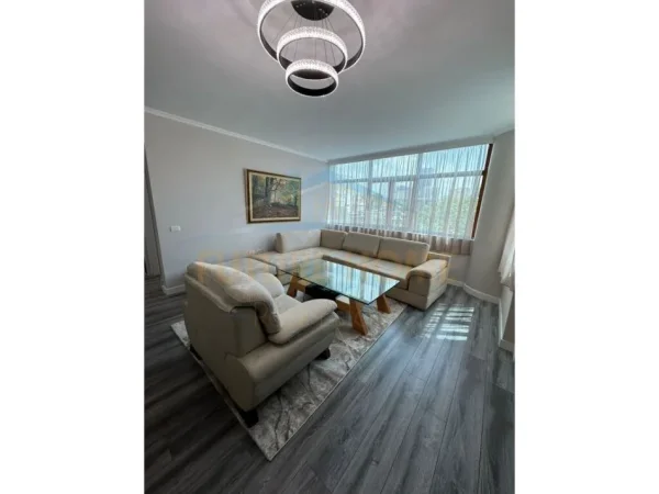 Tirane, jepet me qera apartament 2+1+Ballkon Kati 6, 82 m² 600 € (Ferit xhajko)