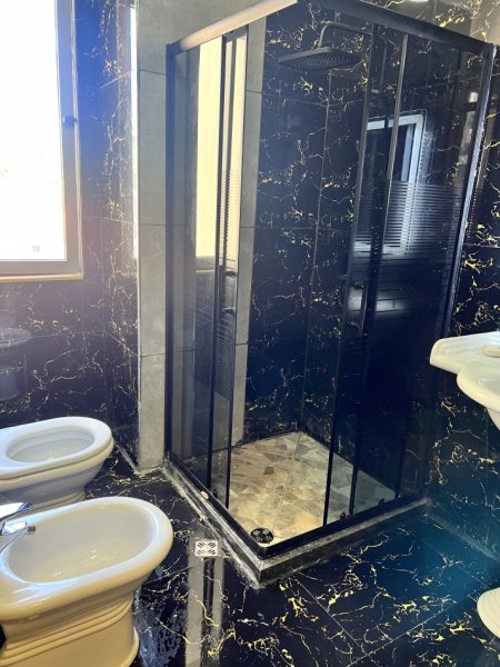Durres, jepet me qera apartament 2+1+Aneks+Ballkon , 100 m² 70 € (Iliria durres)