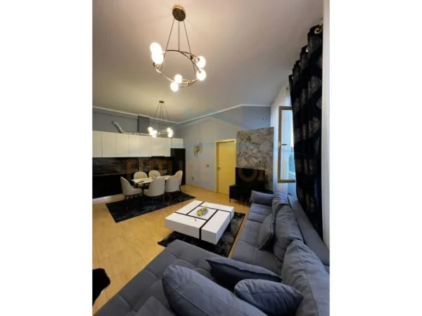 Tirane, jepet me qera 1+1 Kati 1, 57 m² 400 € (Fresk)
