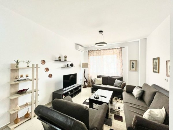 Tirane, jepet me qera 2+1+Ballkon , 600 € 
