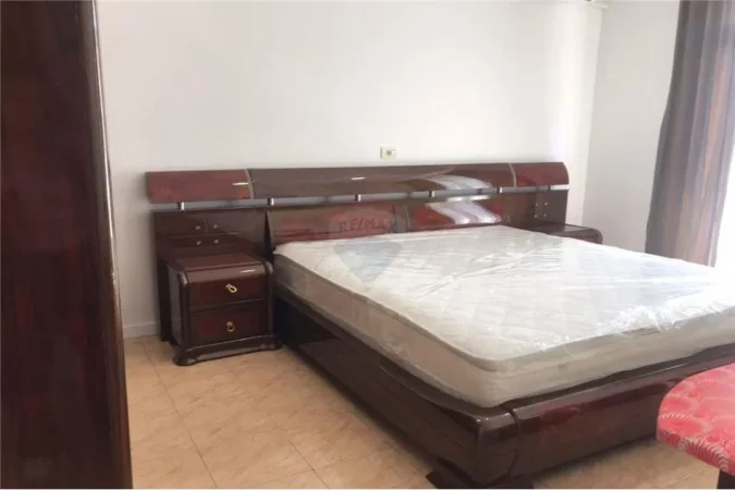 Tirane, jepet me qera apartament 2+1 Kati 4, 77 m² 550 € (Rruga e Durrësit)