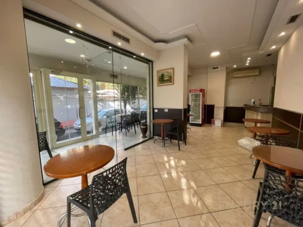 Tirane, jepet me qera lokal Kati 0, 50 m² 400 € (Riza Ceroca)