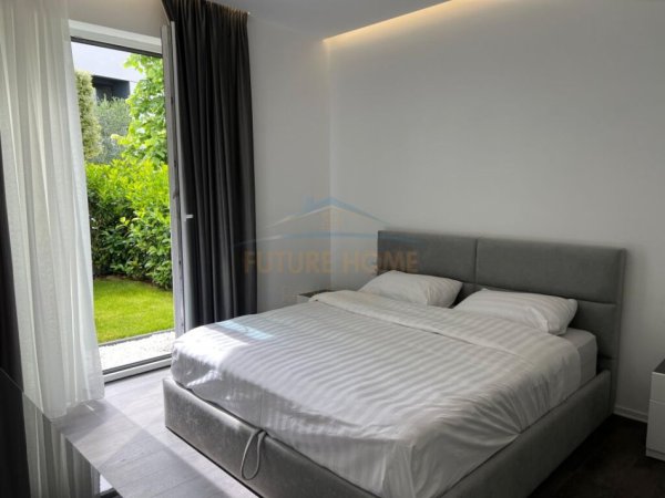 Tirane, jepet me qera apartament 2+1+2+Post Parkimi Kati 1, 120 m² 2.000 € (Kompleksi Forest,Liqeni i Thatë)