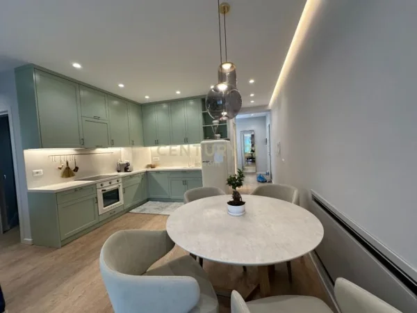 Tirane, jepet me qera apartament 2+1 Kati 2, 100 m² 1.350 € (liqeni i thate)
