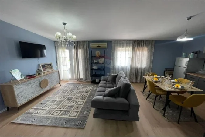 Tirane, jepet me qera apartament 1+1 Kati 12, 65 m² 1.000 € (Rruga Barrikada)