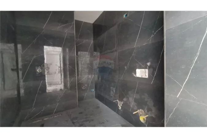 Tirane, jepet me qera zyre Kati 7, 177 m² 1.500 € ("Lakeview Residences"Liqeni i Tiranes)