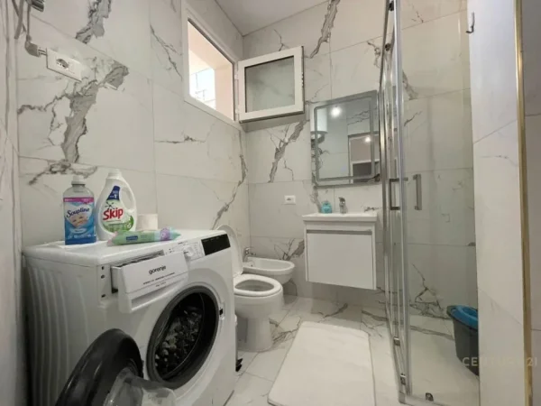 Tirane, jepet me qera Vile 1+1 , 90 m² 500 € (5 Maji)