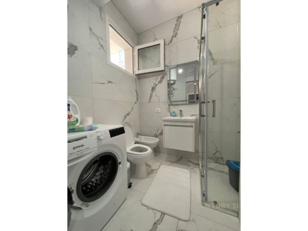 Tirane, jepet me qera Vile 1+1 , 90 m² 500 € (5 Maji)