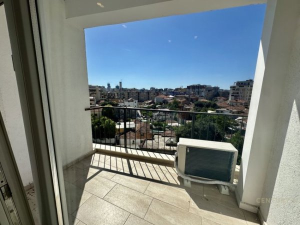 Tirane, jepet me qera apartament 1+1 Kati 4, 57 m² 480 € (Brryli)