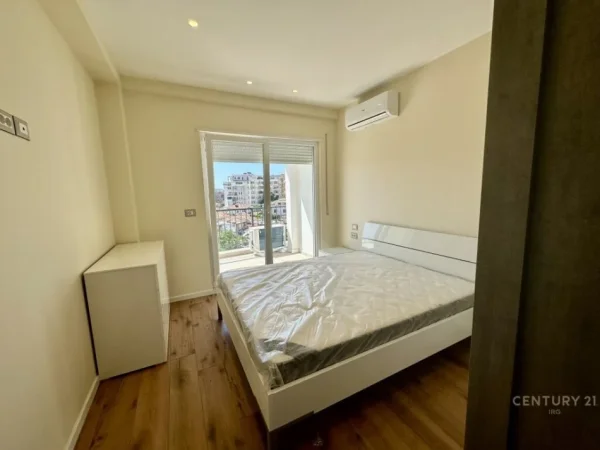 Tirane, jepet me qera apartament 1+1 Kati 4, 57 m² 480 € (Brryli)
