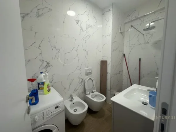 Tirane, jepet me qera apartament 1+1 Kati 4, 57 m² 480 € (Brryli)