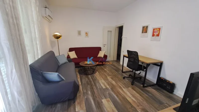 Tirane, jap me qera apartament 1+1+Ballkon Kati 6, 70 m² 450 € (Sheshi Avni Rustemi)