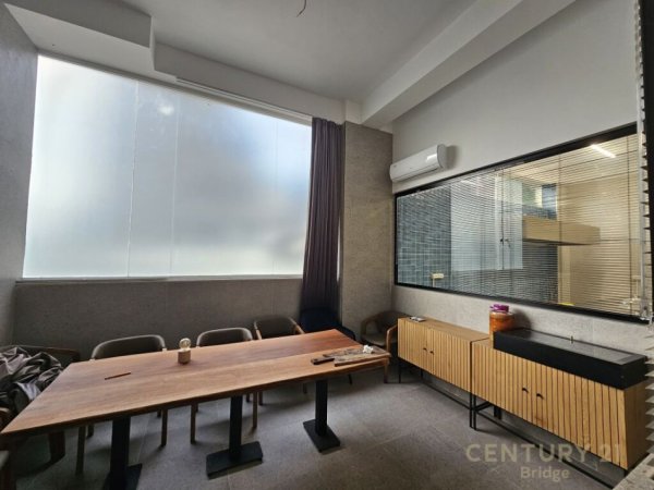Tirane, jepet me qera zyre Kati 0, 84 m² 750 € (Liqeni i Thate)