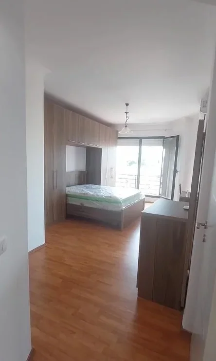 Tirane, jepet me qera apartament 2+1+Ballkon Kati 4, 90 m² 700 € (RRUGA MINE PEZA)