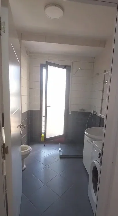 Tirane, jepet me qera apartament 2+1+Ballkon Kati 4, 90 m² 700 € (RRUGA MINE PEZA)