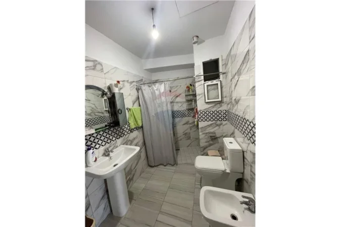 Tirane, shitet 1+1+Ballkon Kati 3, 79 m² 129.000 € (Konferenca e Pezes)