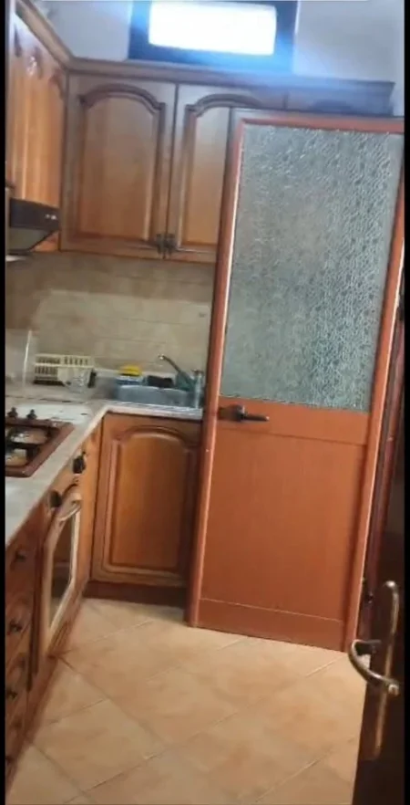 Tirane, jepet me qera apartament 2+1+Ballkon Kati 6, 95 m² 650 € (Ali Begeja)
