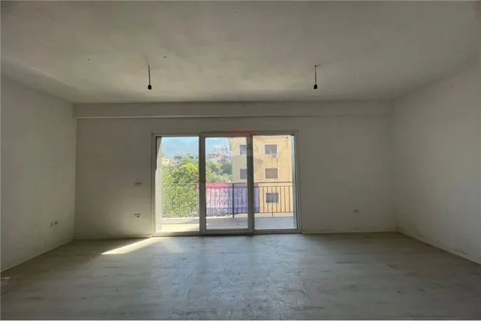 Tirane, shitet apartament 2+1 Kati 2, 102 m² 160.000 € (Apartament 2+1+2 Ngjitur me Emerald Center!)