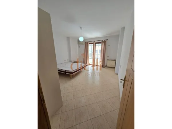 Tirane, shitet apartament 3+1 Kati 5, 141 m² 165.000 € 
