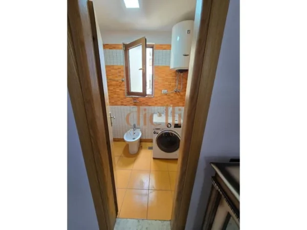 Tirane, shitet apartament 3+1 Kati 5, 141 m² 165.000 € 