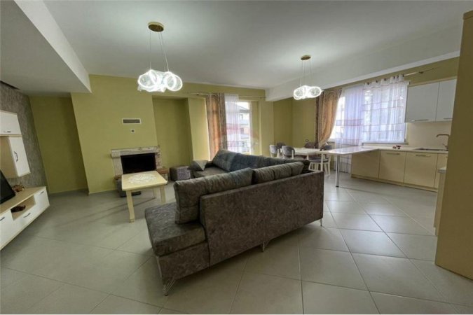 Tirane, jepet me qera apartament 2+1 Kati 2, 124 m² 500 € (JEPET 2+1 ME QIRA PRANE KOLEGJIT WISDOM!)