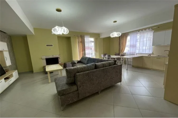 Tirane, jepet me qera apartament 2+1 Kati 2, 124 m² 500 € (JEPET 2+1 ME QIRA PRANE KOLEGJIT WISDOM!)