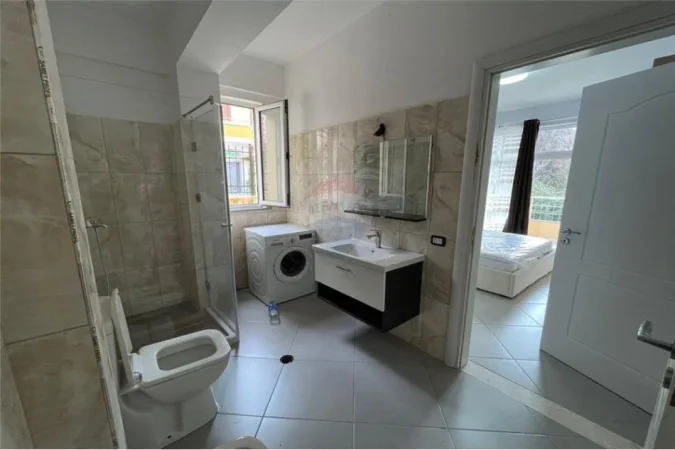 Tirane, jepet me qera apartament 2+1 Kati 2, 124 m² 500 € (JEPET 2+1 ME QIRA PRANE KOLEGJIT WISDOM!)