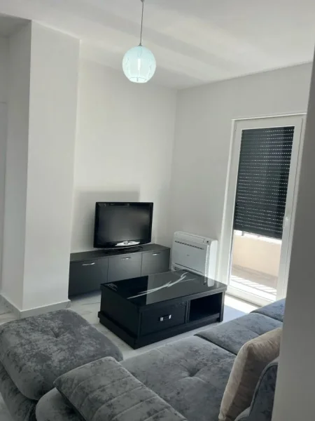 Tirane, jepet me qera apartament 2+1 Kati 5, 85 m² 450 € (Bulevardi Migjeni)