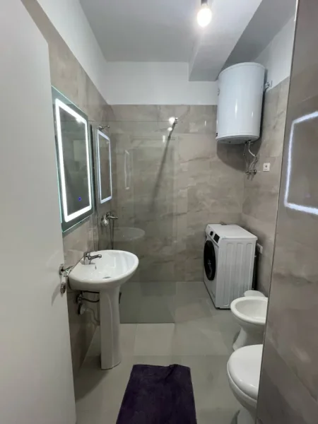 Tirane, jepet me qera apartament 2+1 Kati 5, 85 m² 450 € (Bulevardi Migjeni)