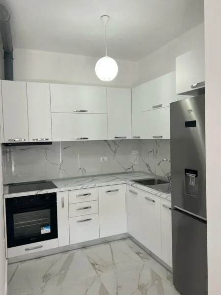 Tirane, jepet me qera apartament 2+1 Kati 5, 85 m² 450 € (Bulevardi Migjeni)