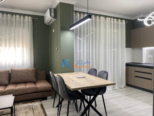 Tirane, jap me qera apartament 1+1+Ballkon Kati 6, 70 m² 450 € (Don Bosko)