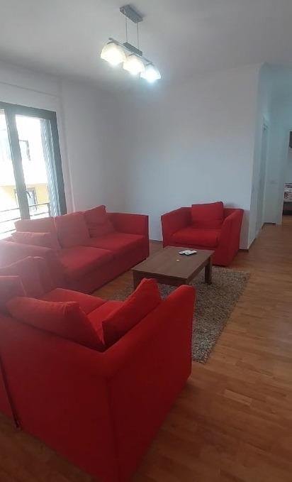 Tirane, jepet me qera apartament 2+1 Kati 5, 92 m² 700 € (Rruga Mine Peza)